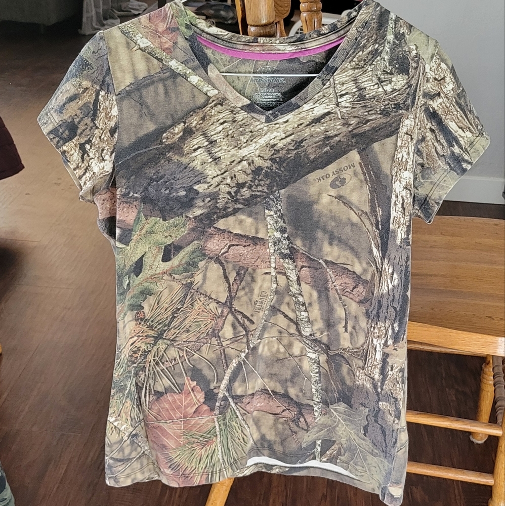 MossyOak woodsy-camo short sleeve shirt